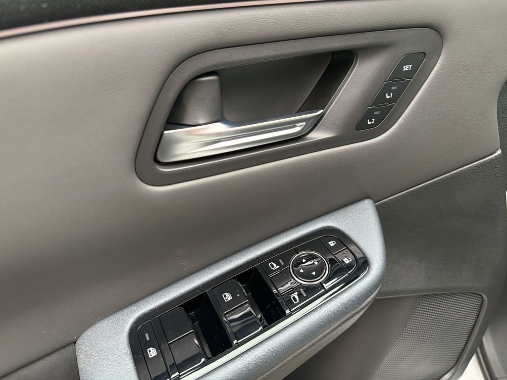 New 2026 Nissan Leaf Platinum+ w/ Cargo Package (Platinum+) FWD image 24