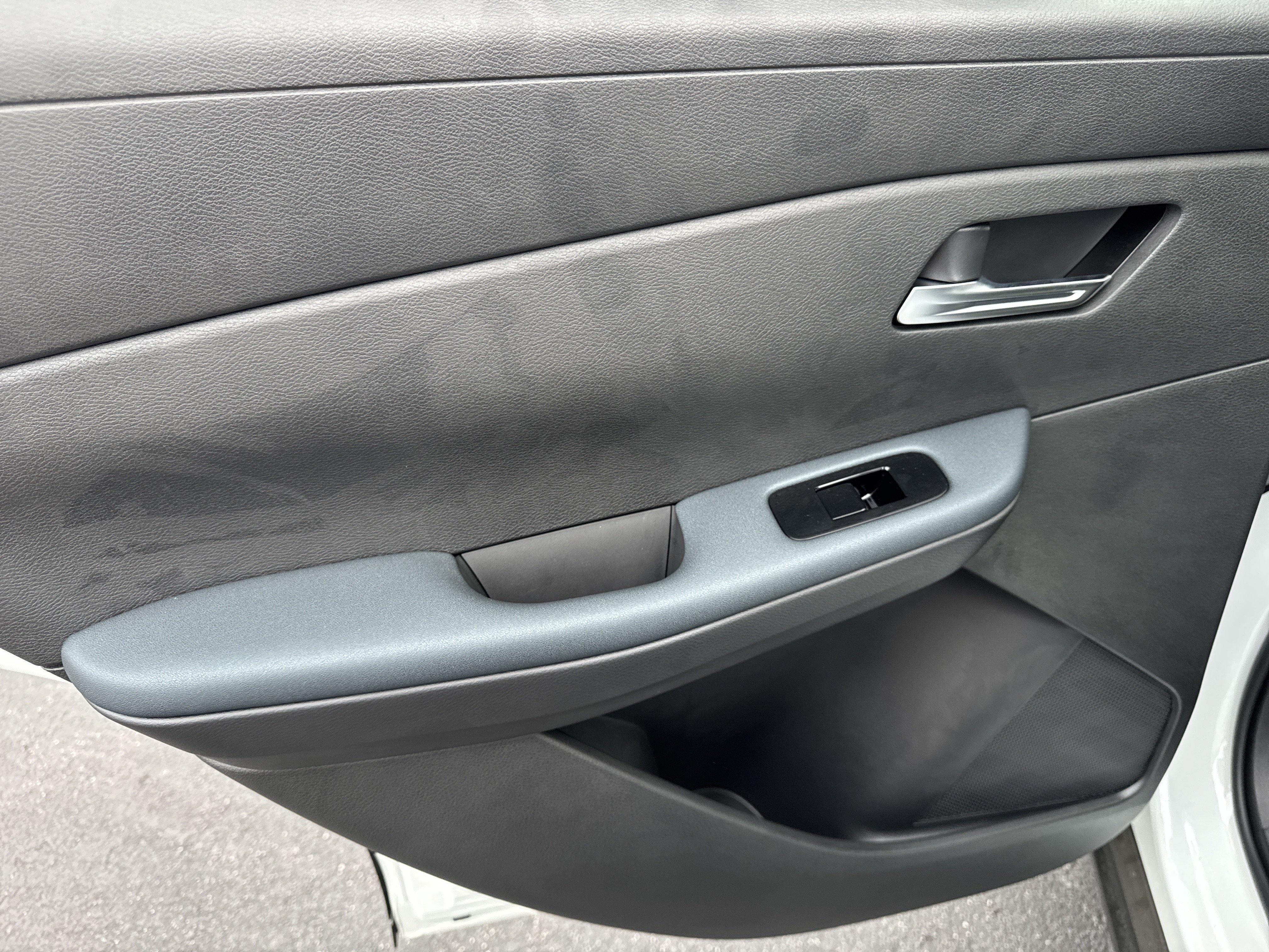 New 2026 Nissan Leaf w/ Floor Mat Package (S+) FWD image 9