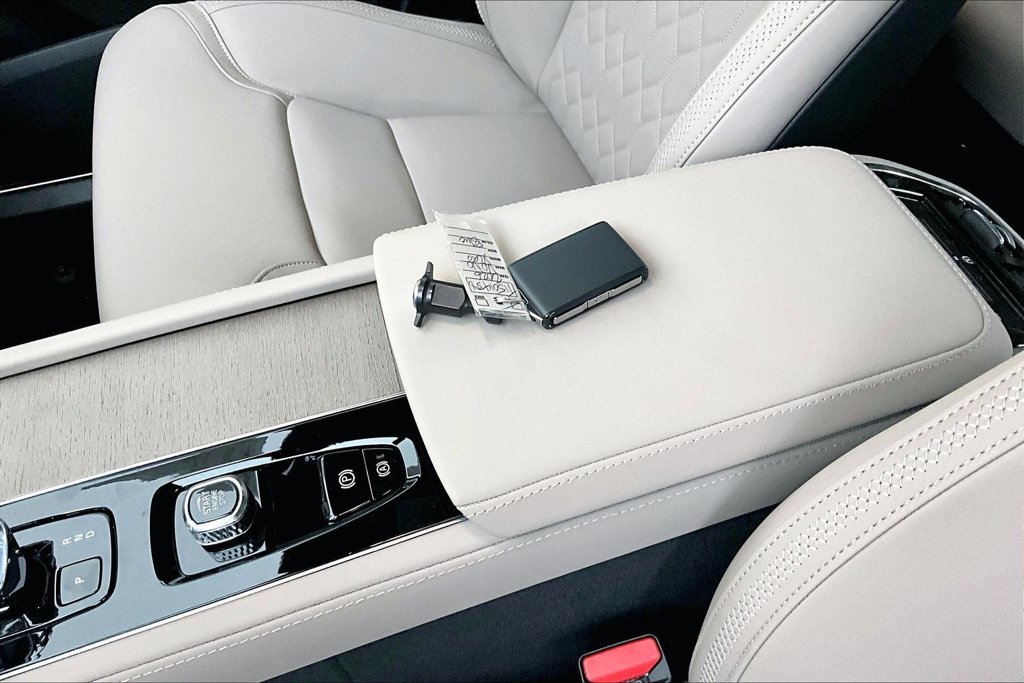 New 2026 Volvo XC90 B6 Plus w/ Protection Package Premier AWD/4WD image 23
