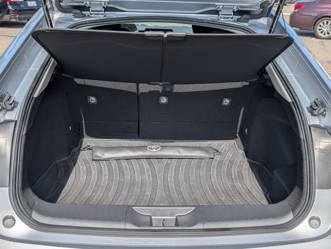 Used 2024 Toyota Prius LE FWD image 9