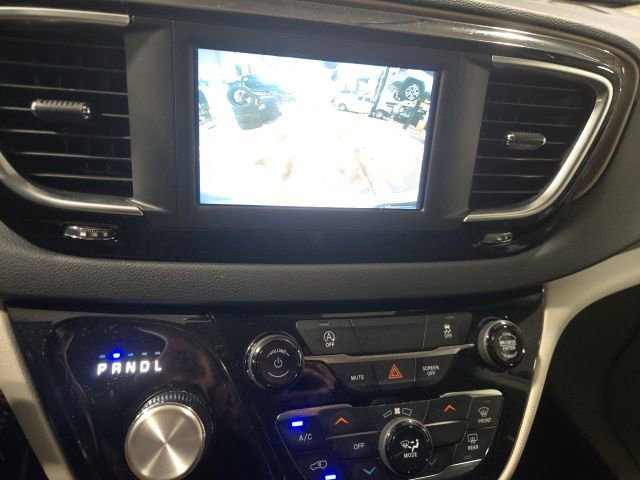 Used 2023 Chrysler Voyager LX image 15