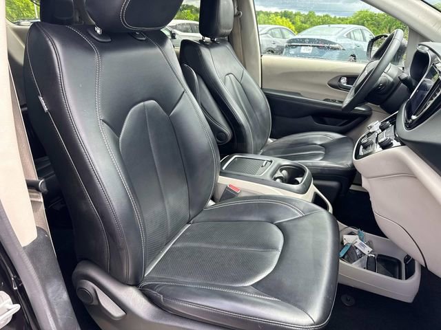 Used 2023 Chrysler Pacifica Touring-L FWD image 23