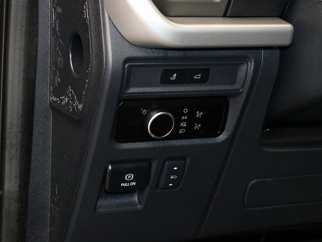 Used 2024 Ford Expedition Max XLT image 25