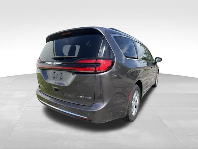 Used 2023 Chrysler Pacifica Limited FWD image 19