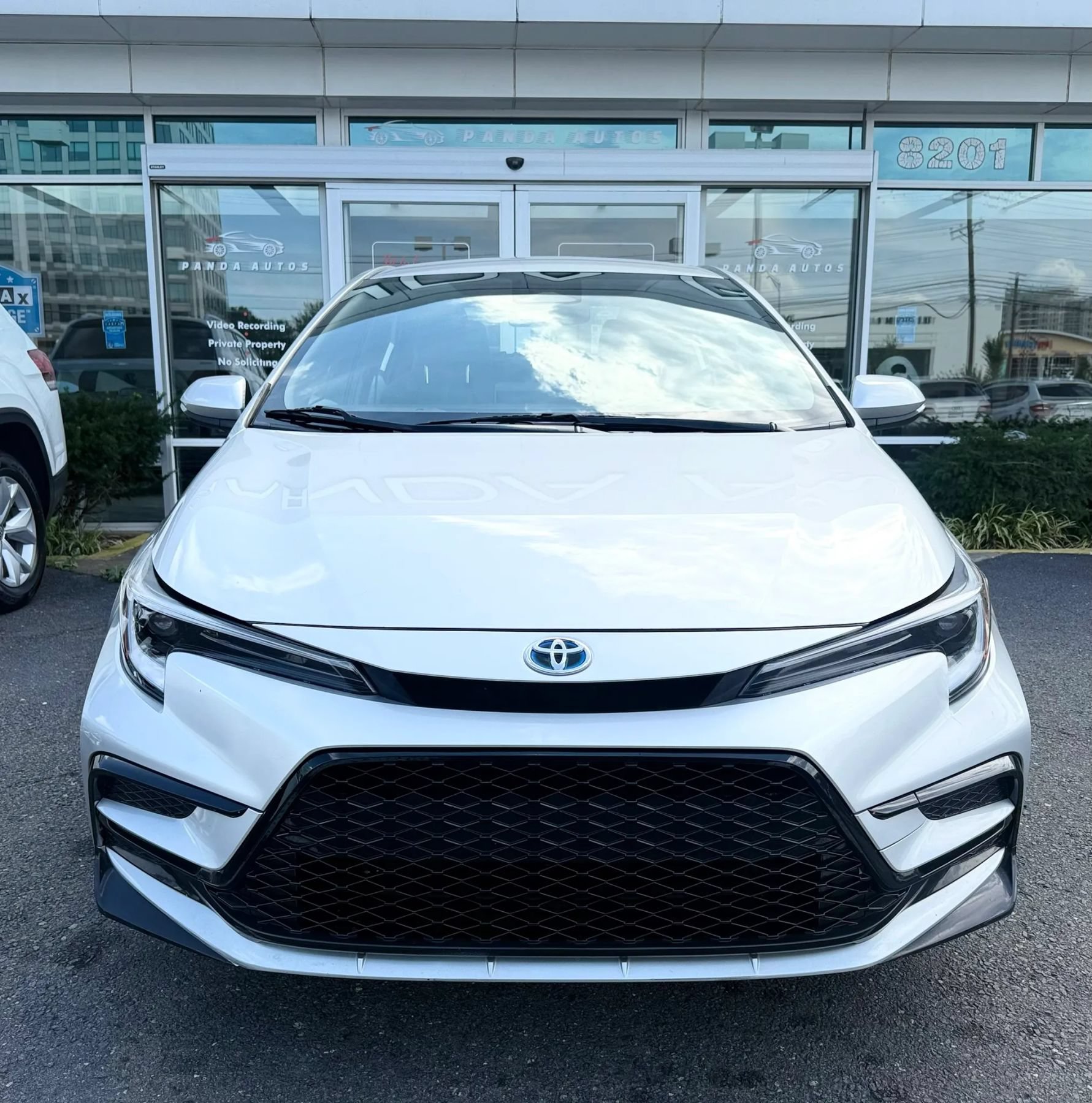 Used 2023 Toyota Corolla SE FWD image 2