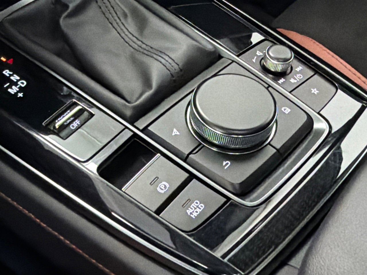 Certified 2025 MAZDA CX-30 Carbon image 31