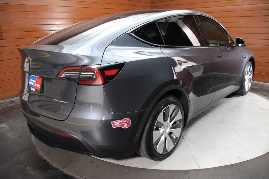 Used 2023 Tesla Model Y Long Range AWD/4WD image 4