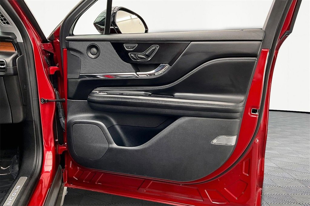 Used 2020 Lincoln Corsair Reserve w/ Equipment Group 202A image 24