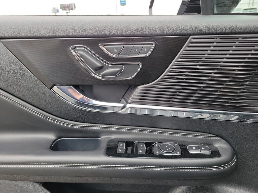 Certified 2022 Lincoln Corsair AWD w/ Premium Package image 18