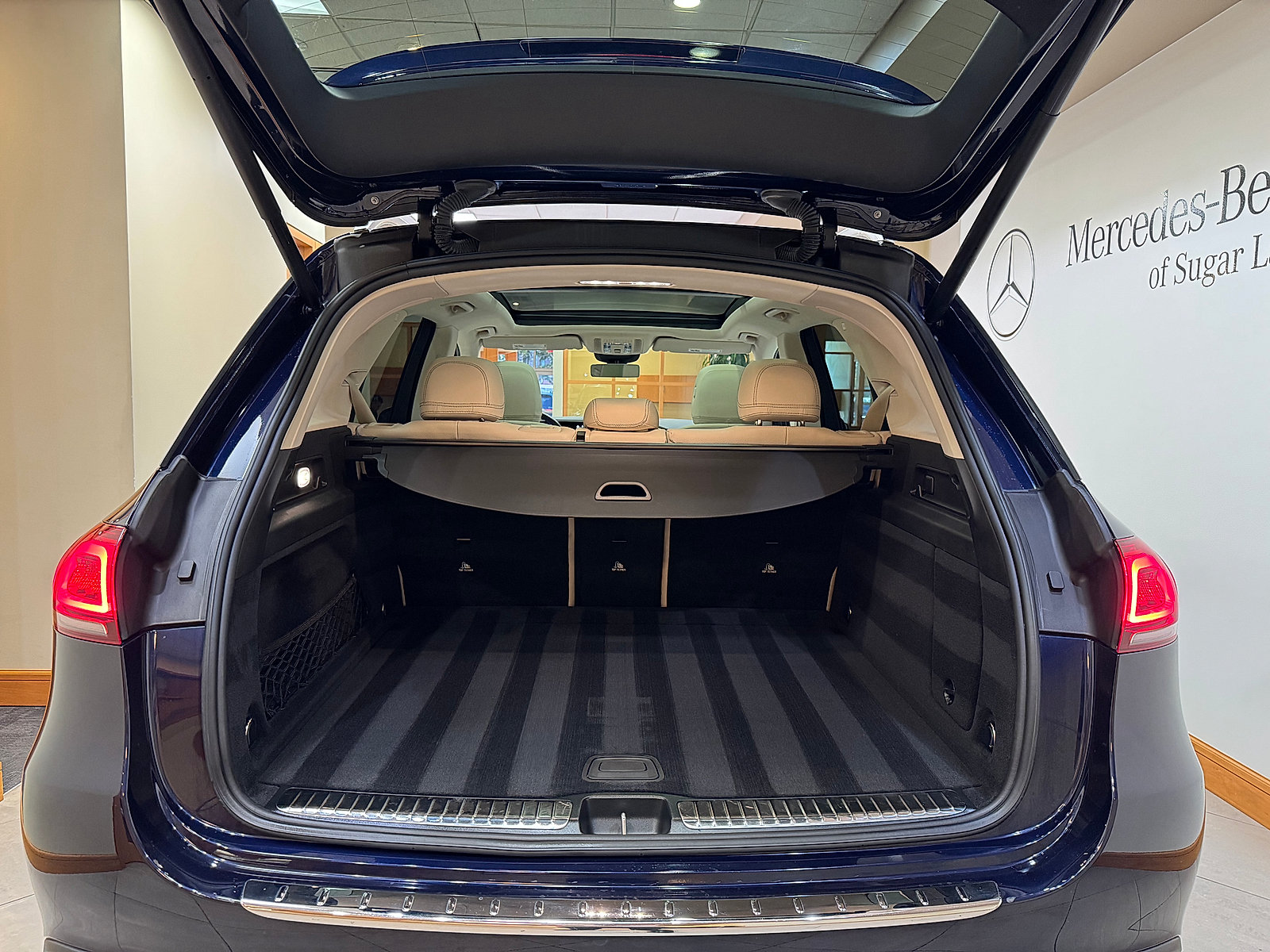 Used 2022 Mercedes-Benz GLE 350 4MATIC w/ Premium Package image 23