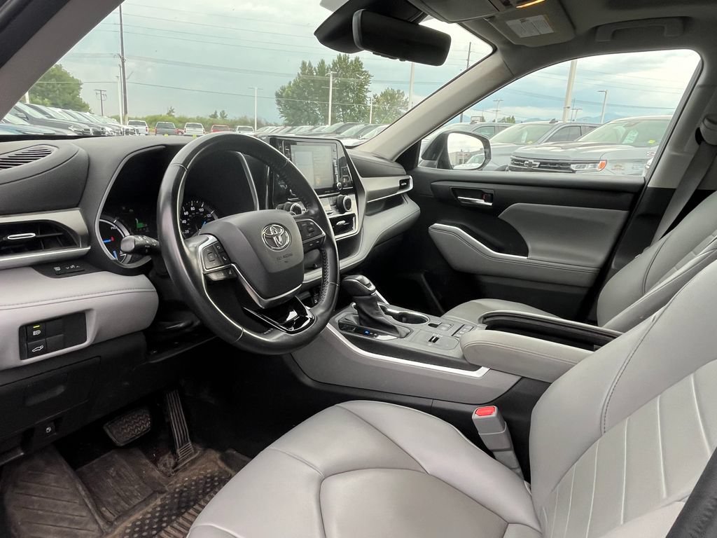 Used 2020 Toyota Highlander XLE AWD/4WD image 4