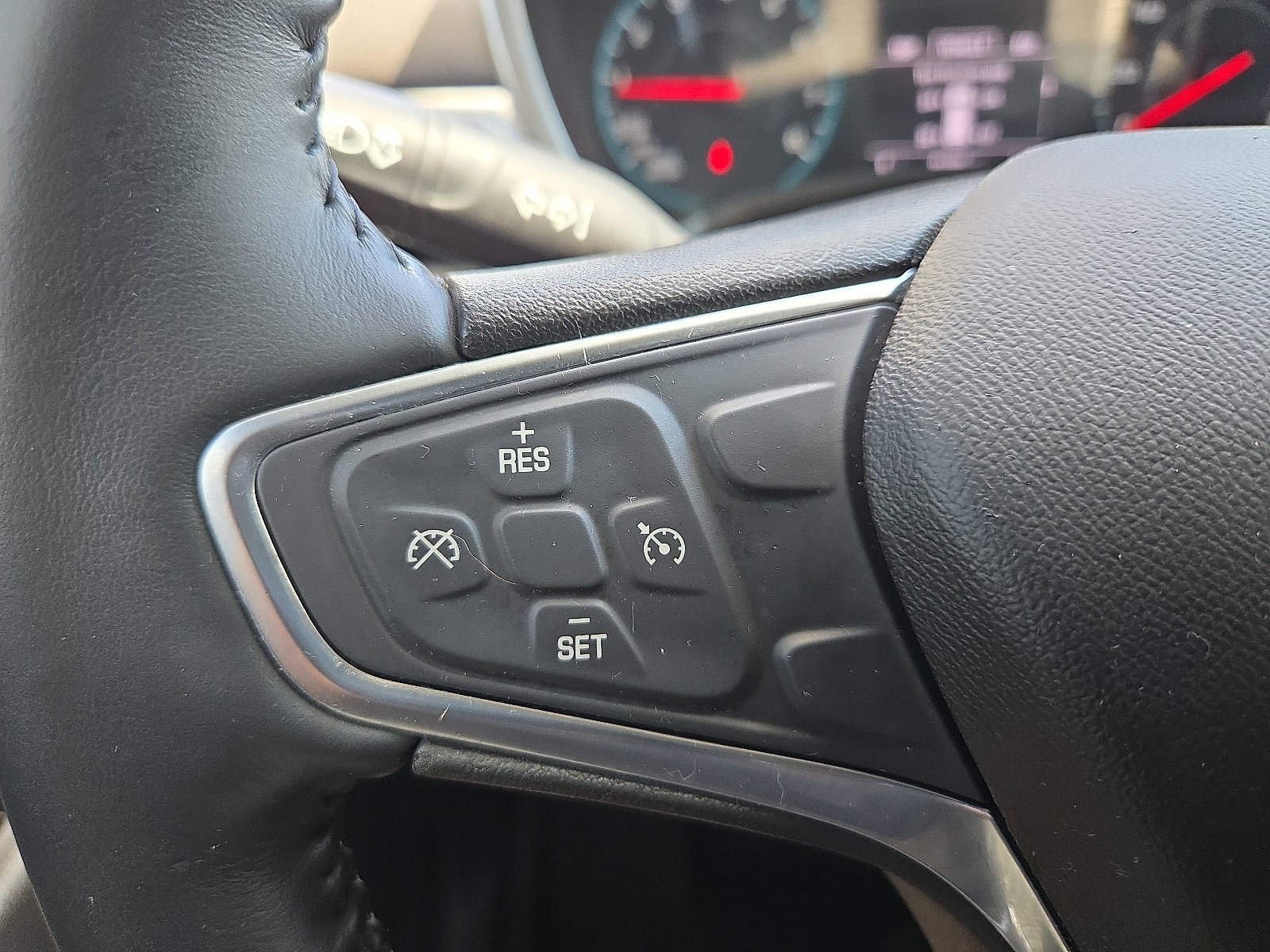 Used 2018 Chevrolet Equinox LT FWD image 19