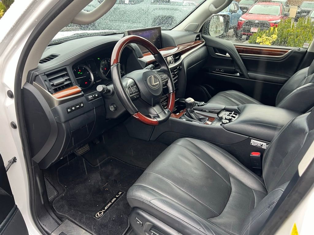 Used 2021 Lexus LX 570 4WD w/ Luxury Package image 11