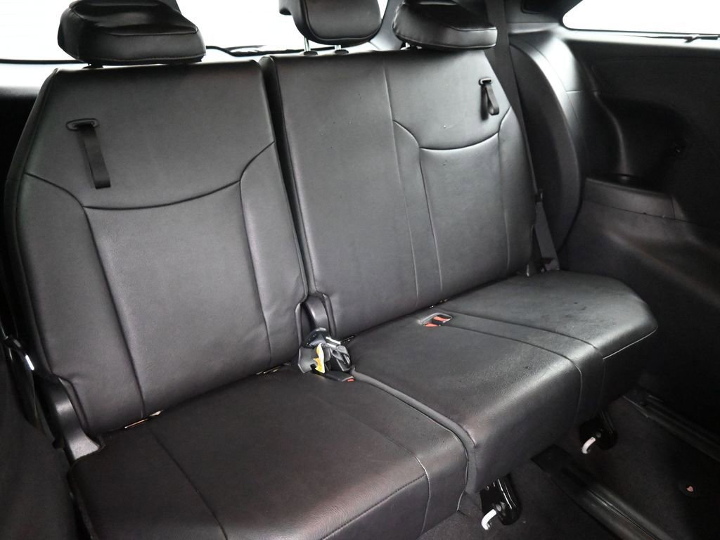 Certified 2025 Toyota Sienna Limited image 25