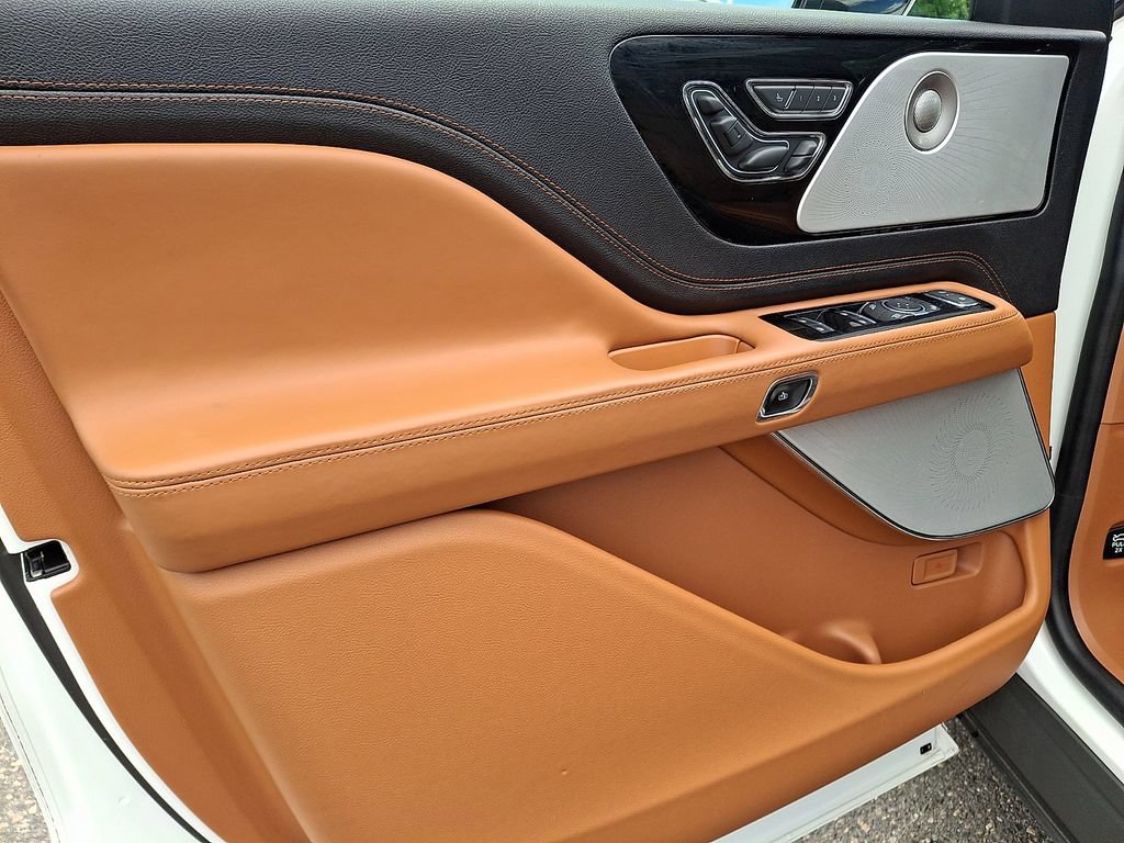 Certified 2023 Lincoln Aviator Black Label w/ Dynamic Handling Package AWD/4WD image 14