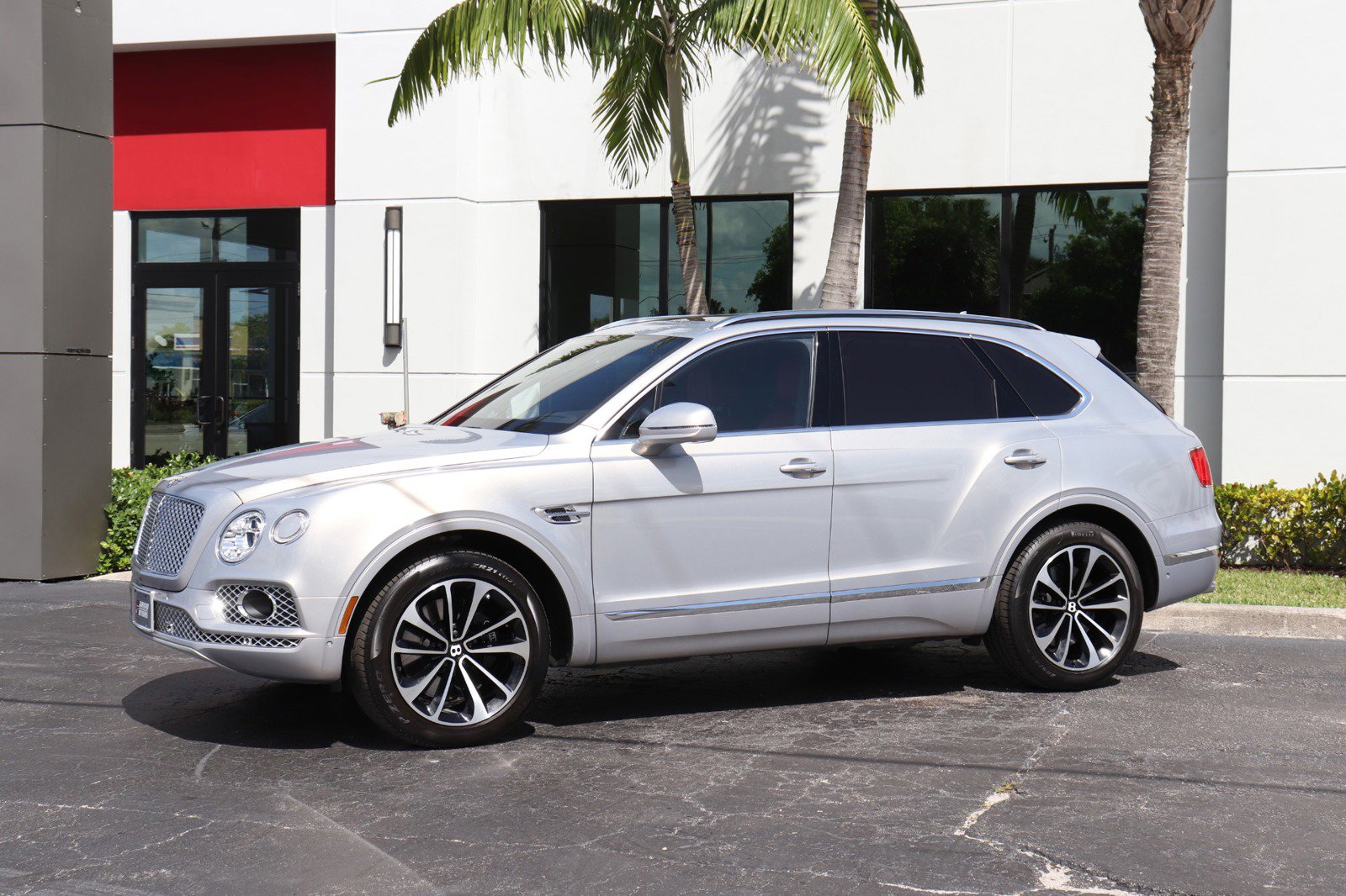 Used 2017 Bentley Bentayga image 33