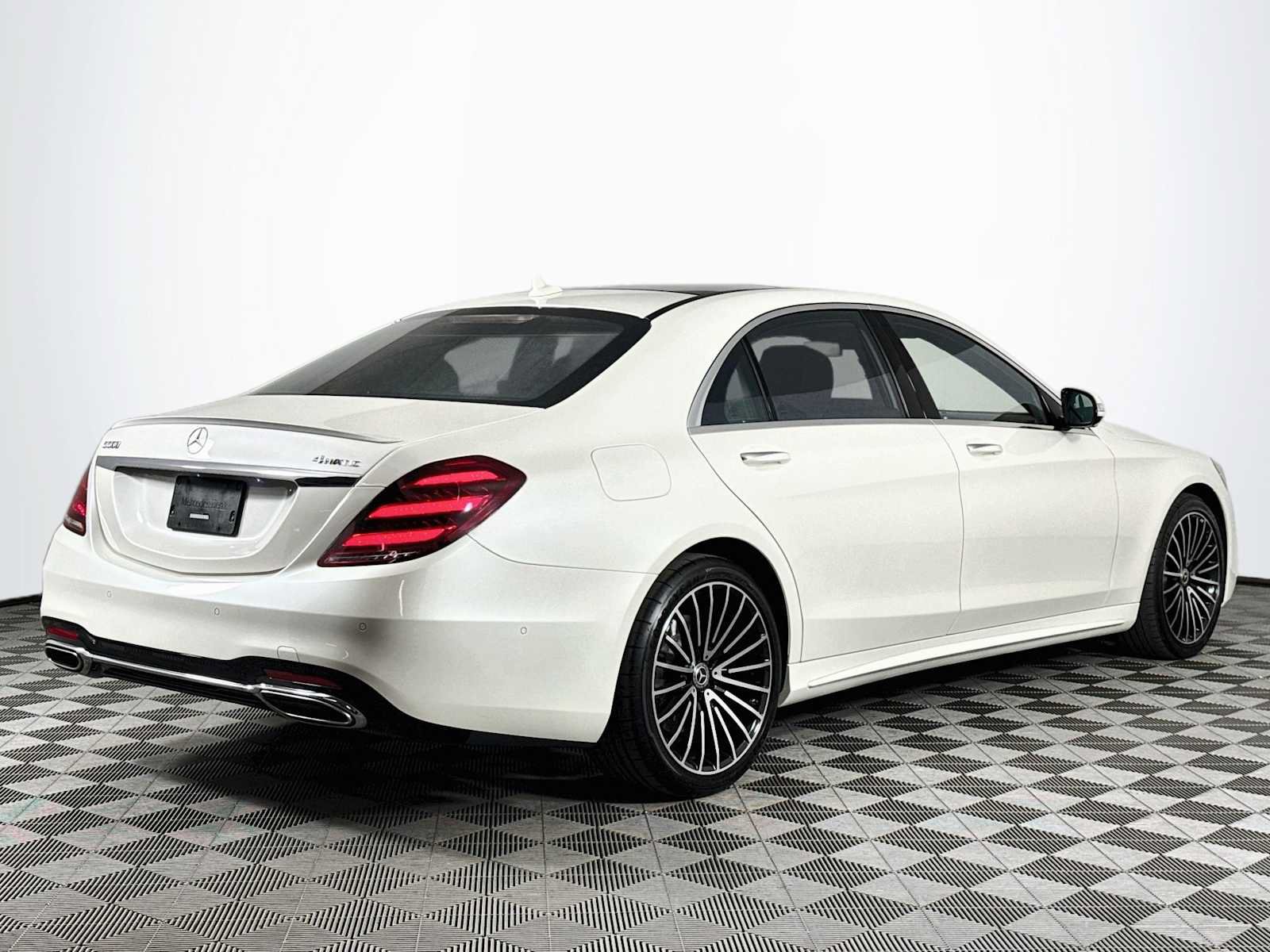 Used 2018 Mercedes-Benz S 560 4MATIC Sedan image 5