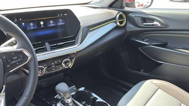New 2026 Chevrolet Trax LT w/ LT Convenience Package FWD image 15