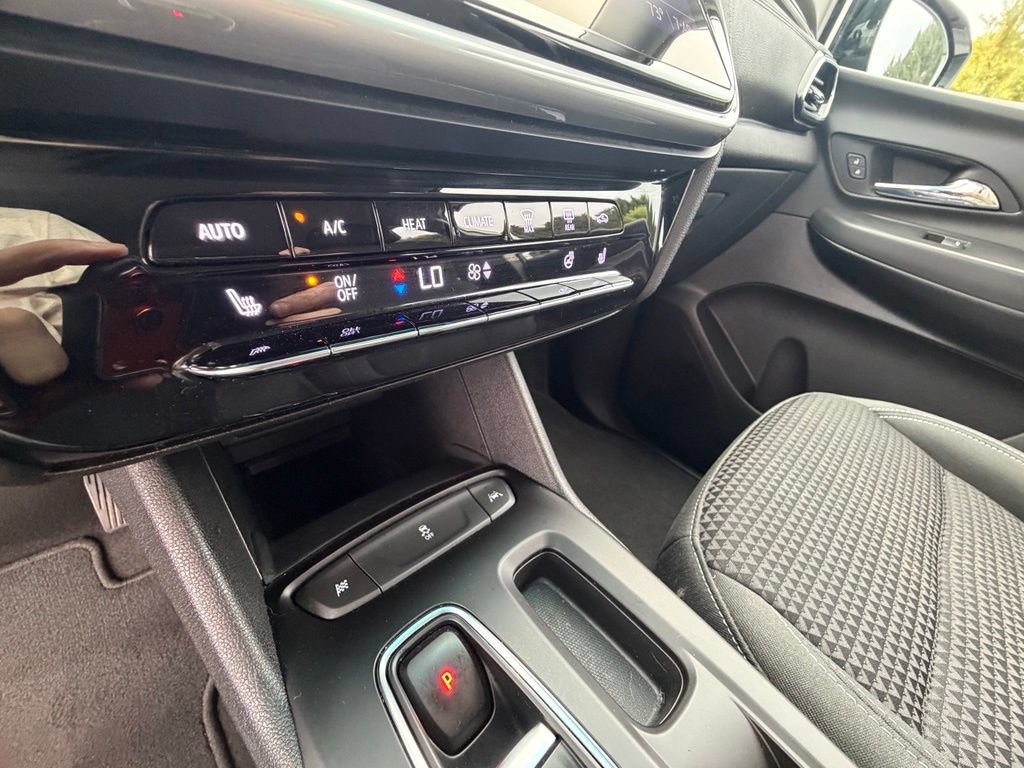 Used 2022 Chevrolet Bolt LT FWD image 21
