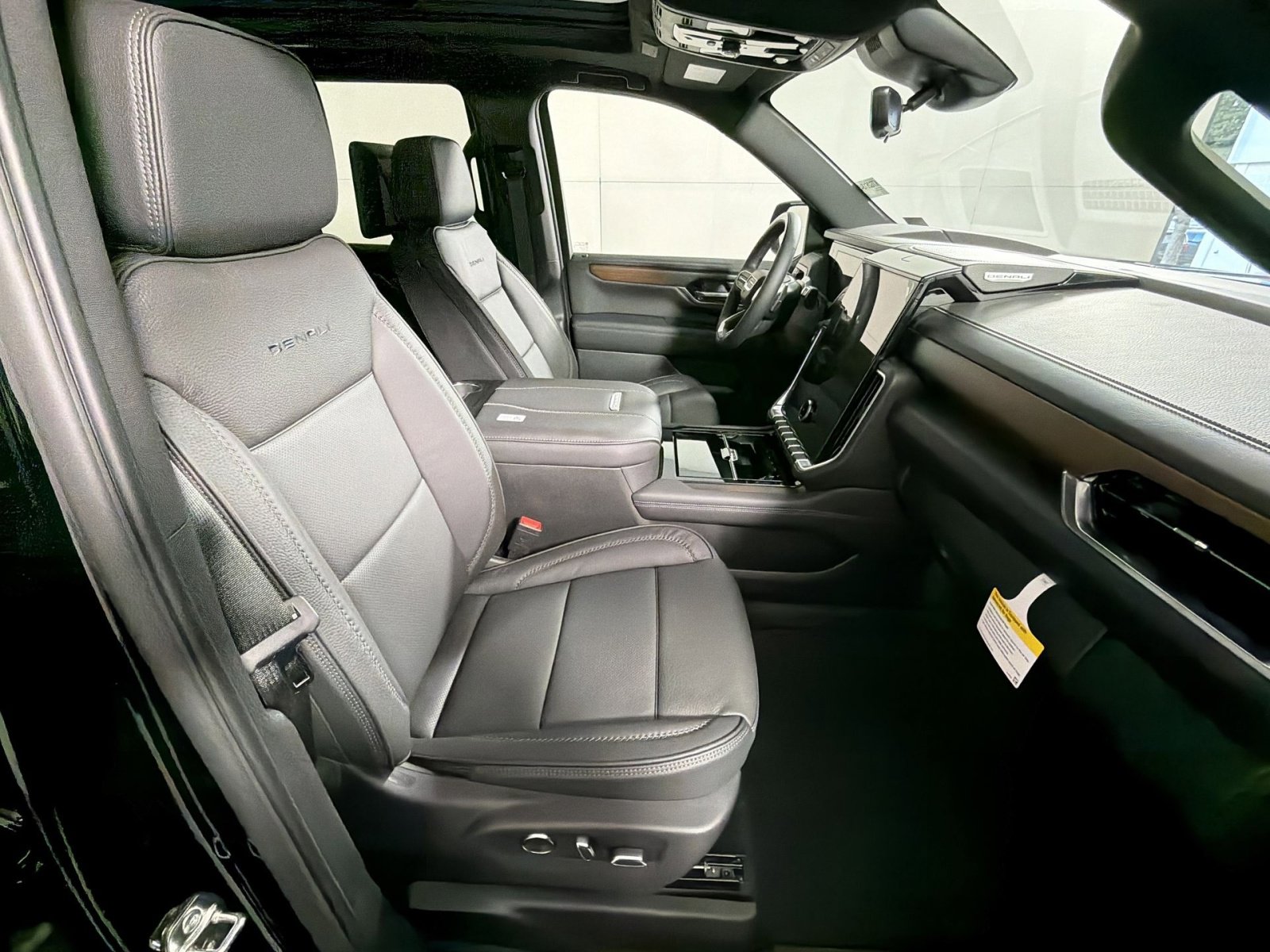 New 2026 GMC Yukon Denali w/ Denali Reserve Package image 28