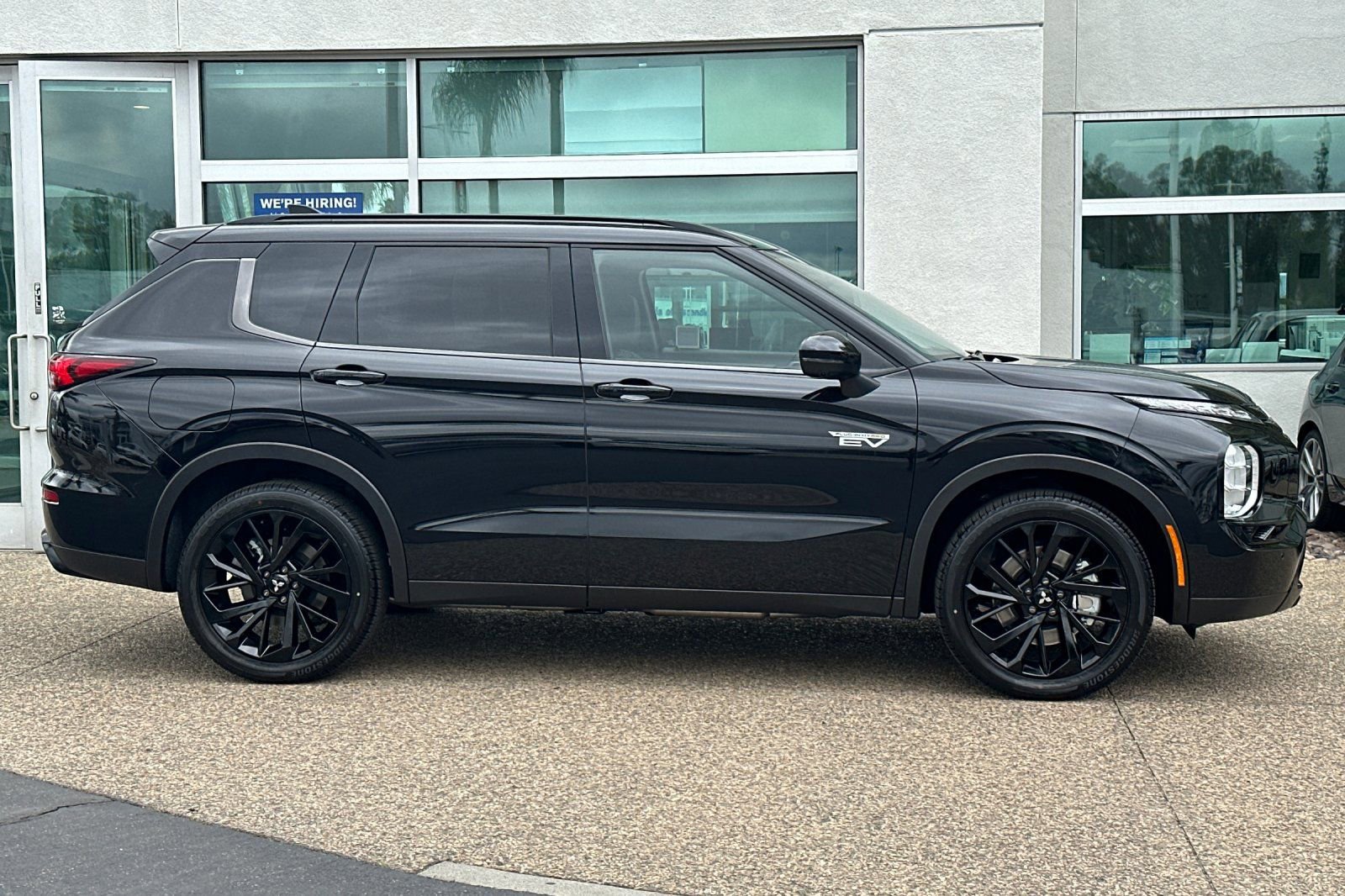 New 2025 Mitsubishi Outlander SEL image 3