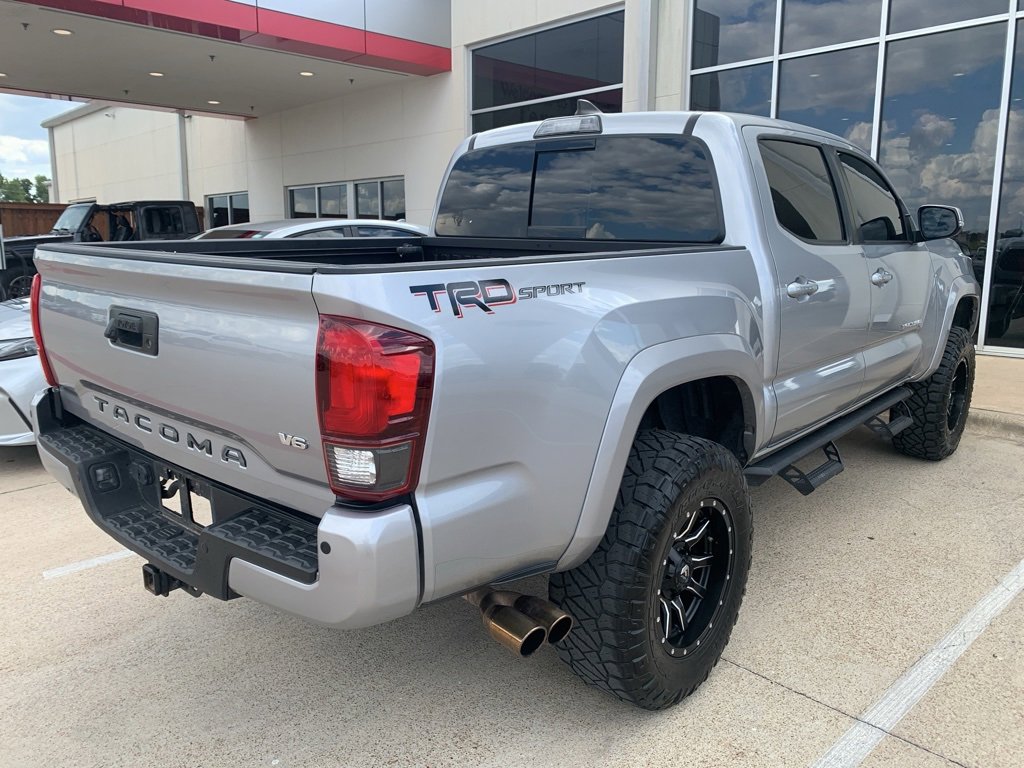 Used 2019 Toyota Tacoma TRD Sport w/ Technology Package image 4