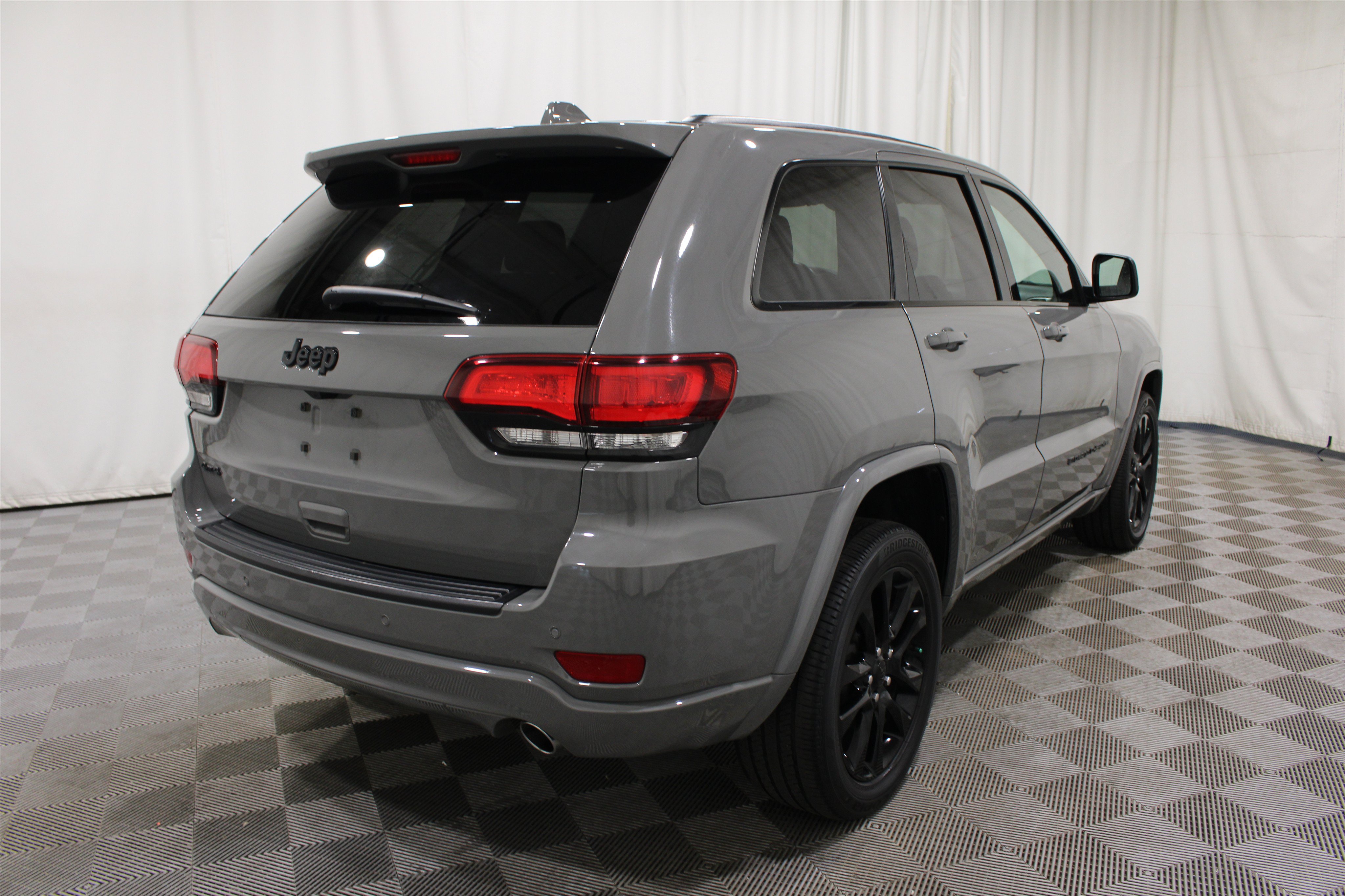 Used 2022 Jeep Grand Cherokee Laredo X AWD/4WD image 31