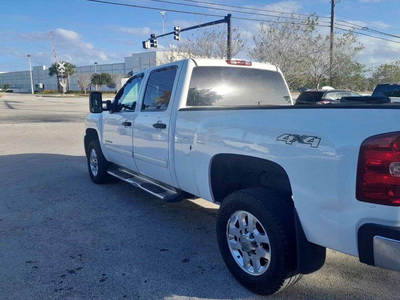 Used 2014 Chevrolet Silverado 2500 LT AWD/4WD image 4
