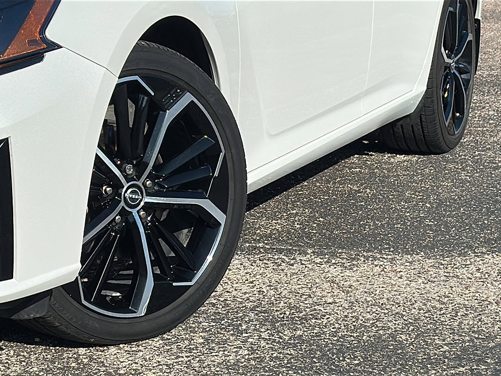 Used 2023 Nissan Altima 2.5 SR w/ SR Premium Package image 3