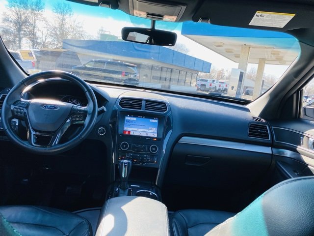 Used 2018 Ford Explorer XLT w/ Equipment Group 202A image 23