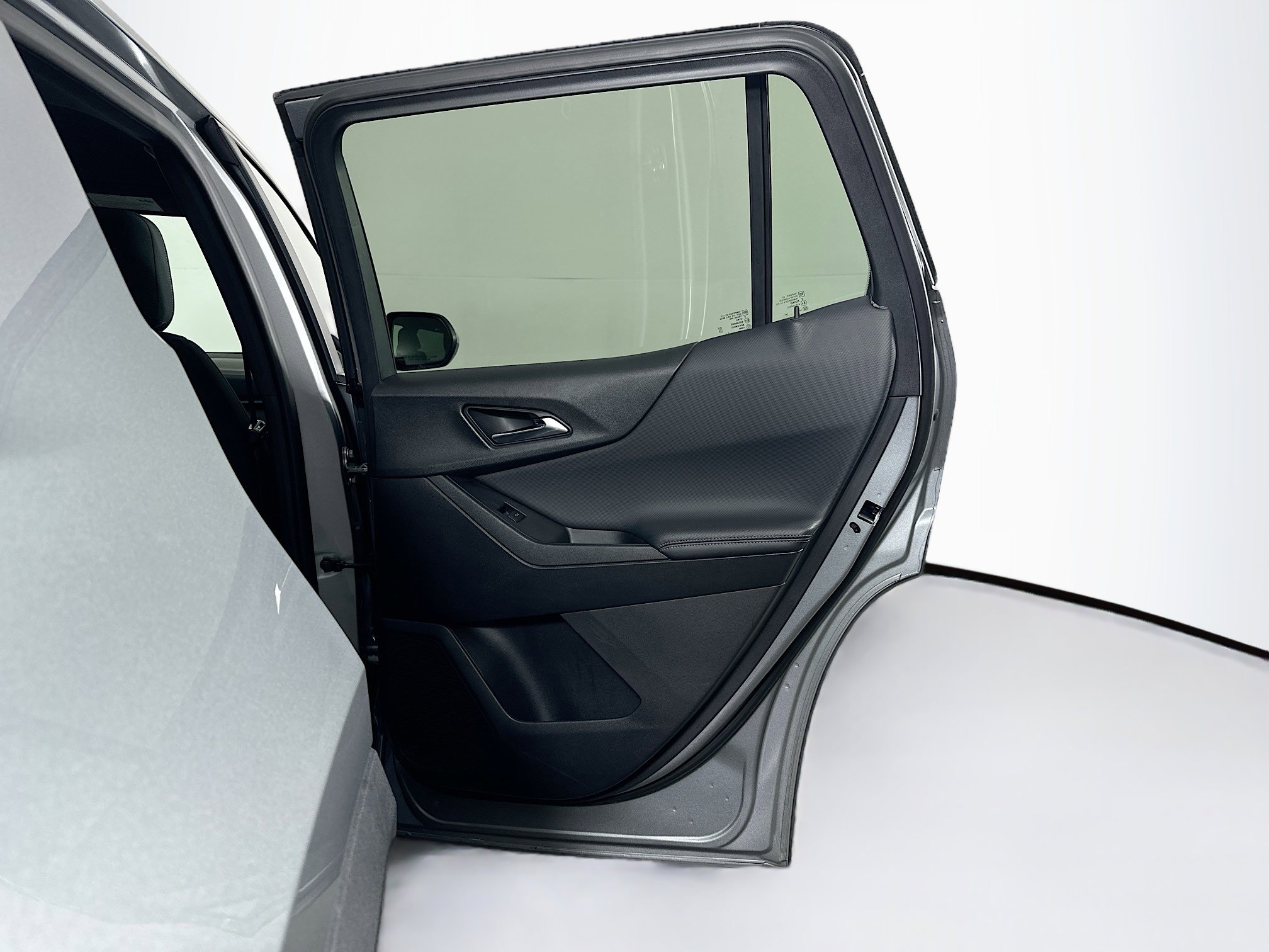 Used 2025 Chevrolet Equinox LT image 29