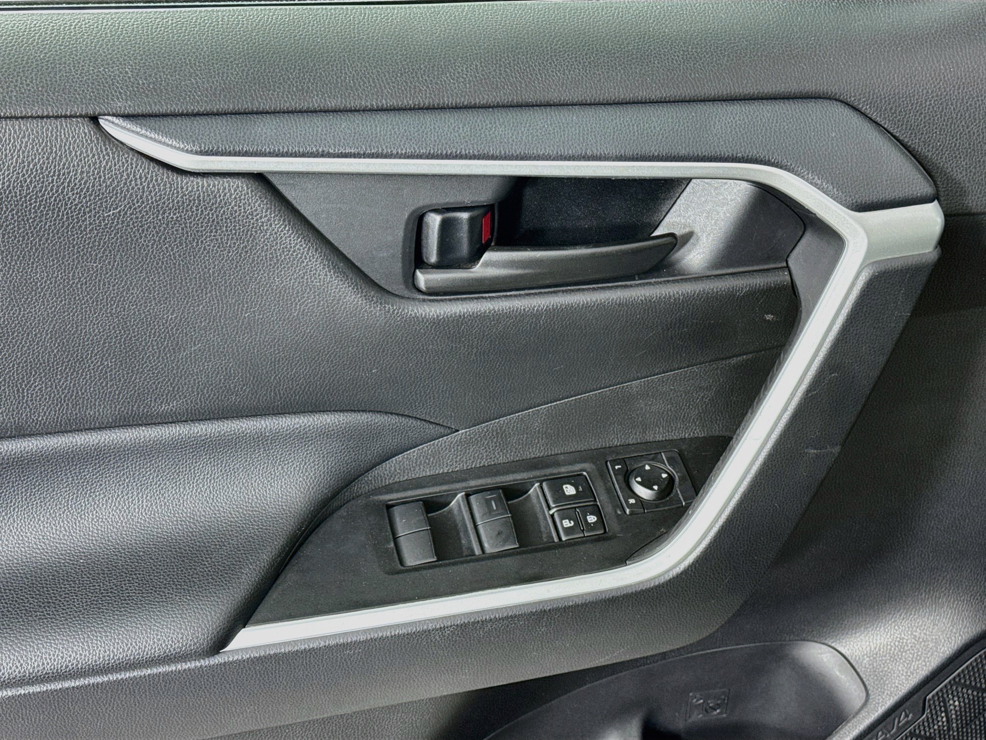 Certified 2025 Toyota RAV4 LE AWD/4WD image 17