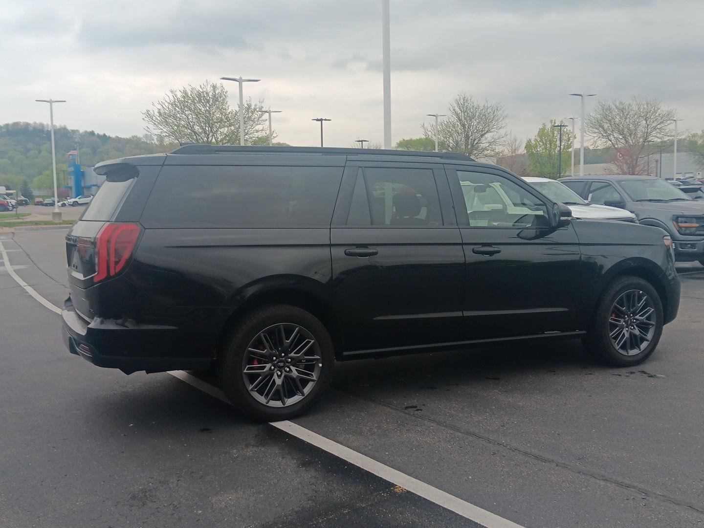 Used 2025 Ford Expedition Max Platinum w/ Stealth Performance Package AWD/4WD image 4