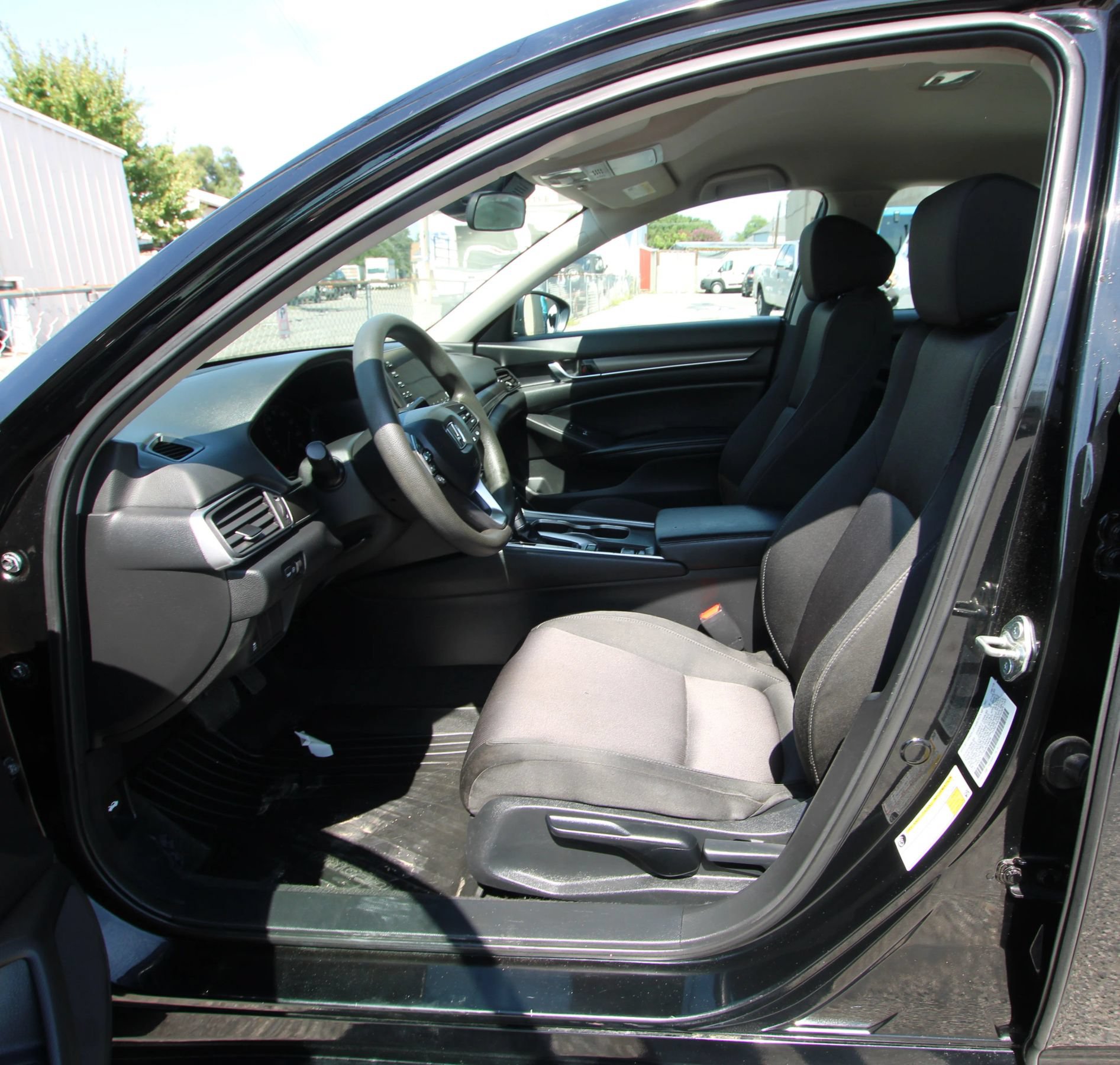 Used 2018 Honda Accord LX image 9