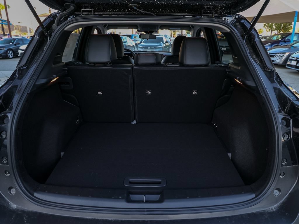 New 2026 Nissan Kicks SR FWD image 16