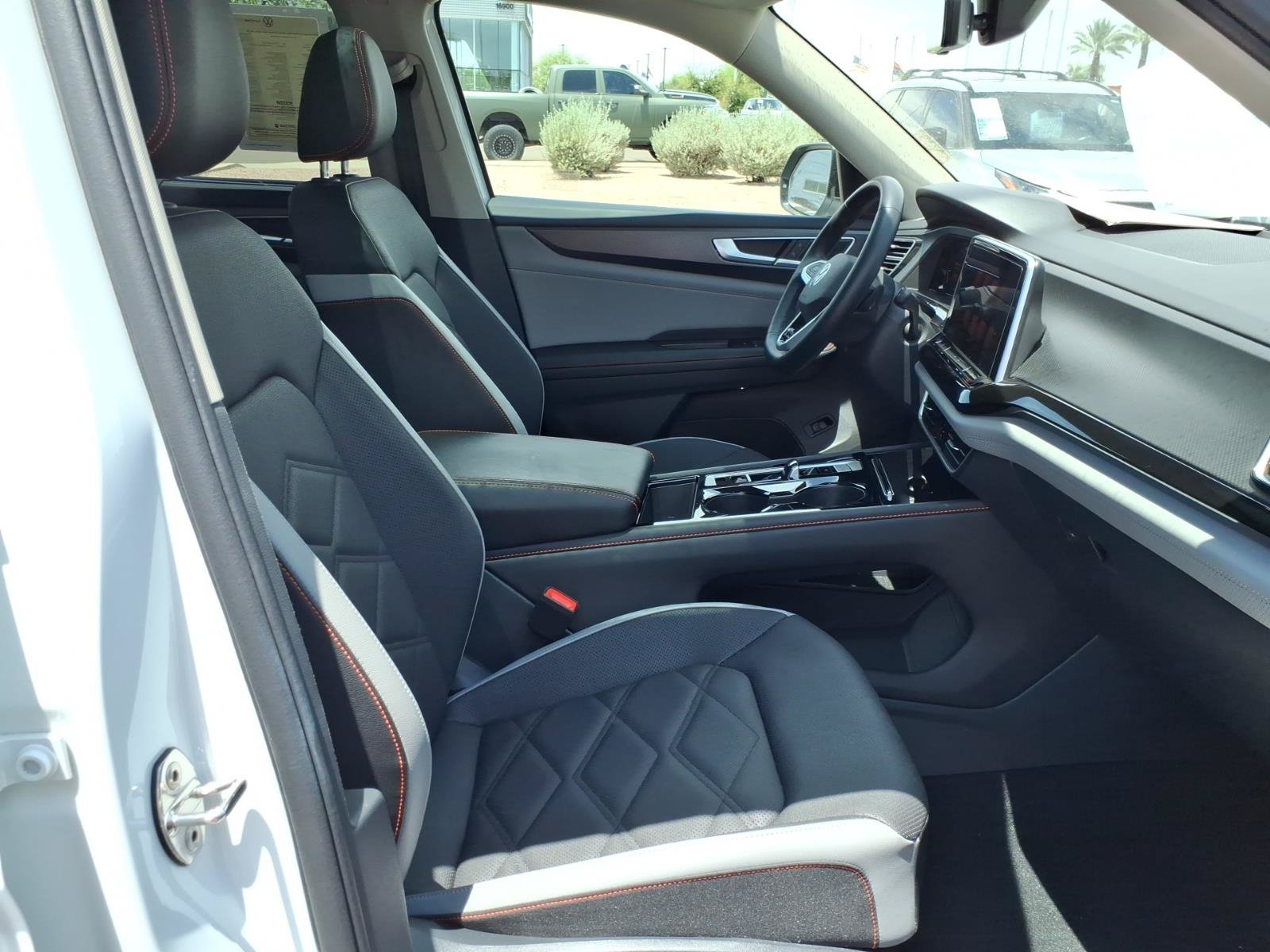 Certified 2025 Volkswagen Atlas Peak Edition SE AWD/4WD image 11