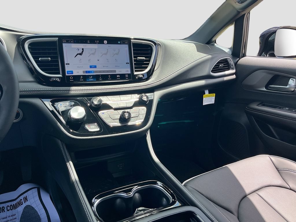 New 2027 Chrysler Pacifica Limited FWD image 25
