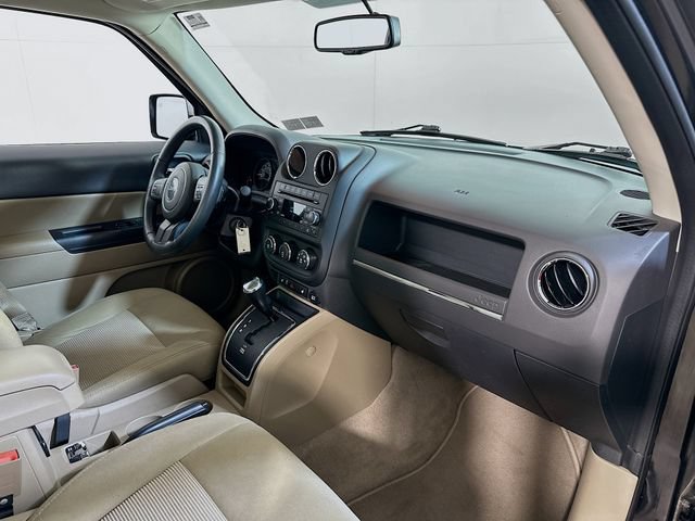 Used 2014 Jeep Patriot Latitude w/ Sun/Sound Group AWD/4WD image 32