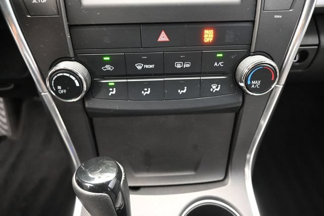 Used 2017 Toyota Camry SE FWD image 9