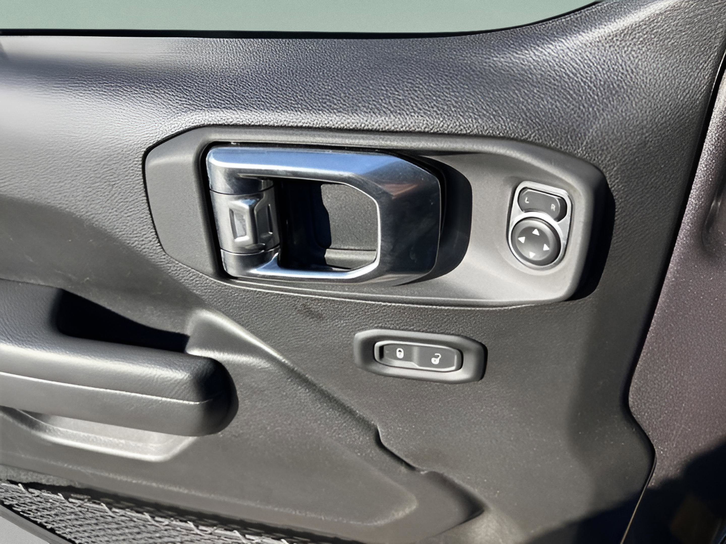 Used 2025 Jeep Wrangler Sport S w/ Convenience Group image 18