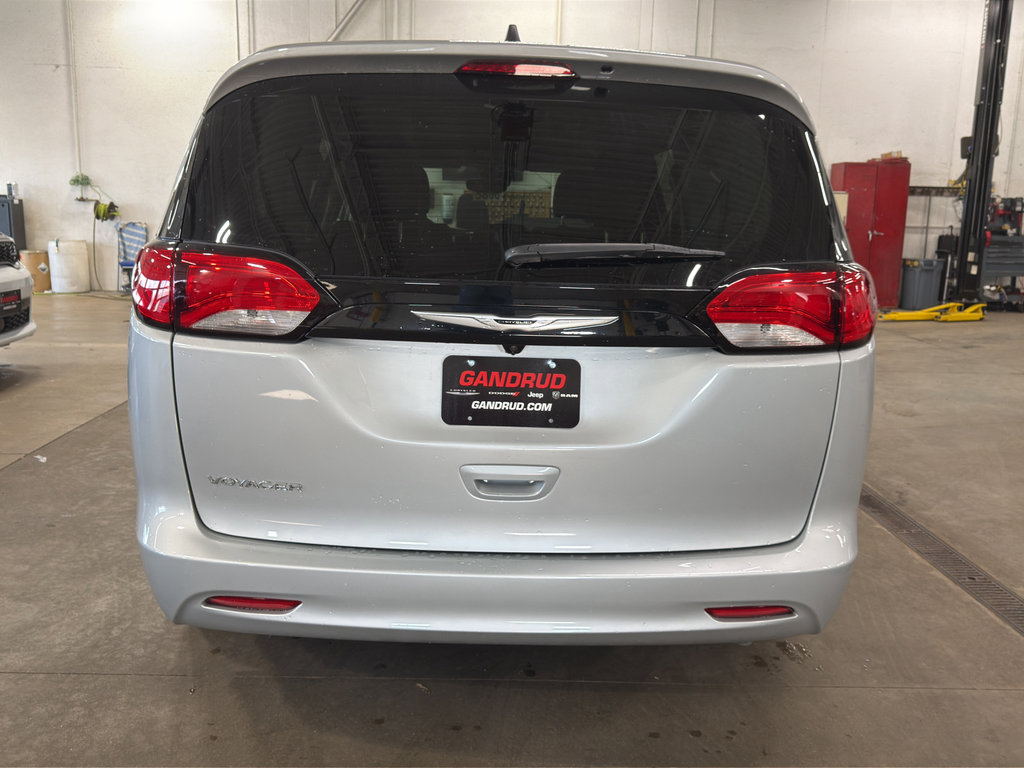 Used 2024 Chrysler Voyager LX image 5