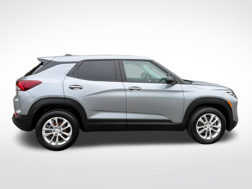 Used 2025 Chevrolet TrailBlazer LS w/ LS Convenience Package FWD image 8