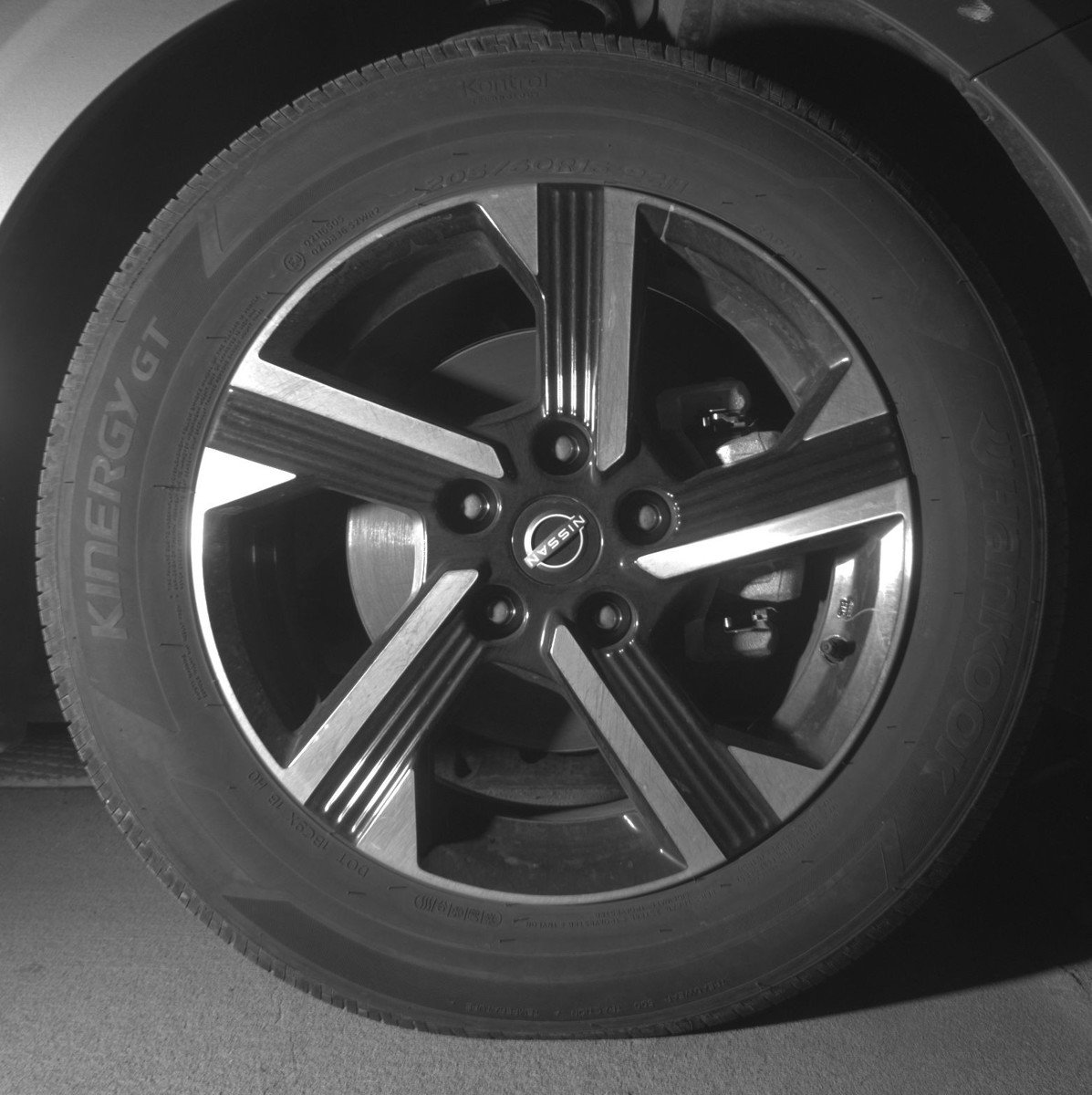 Used 2025 Nissan Sentra SV FWD image 13