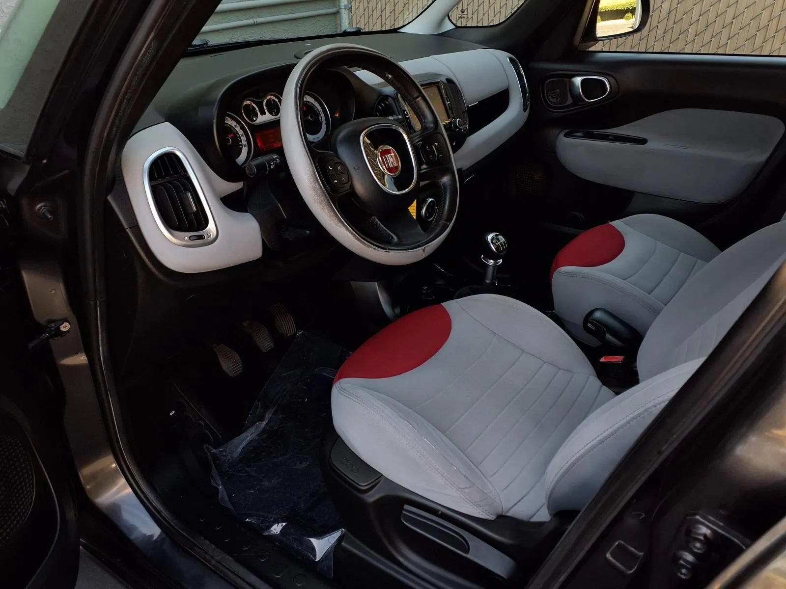 Used 2014 FIAT 500L Easy FWD image 11