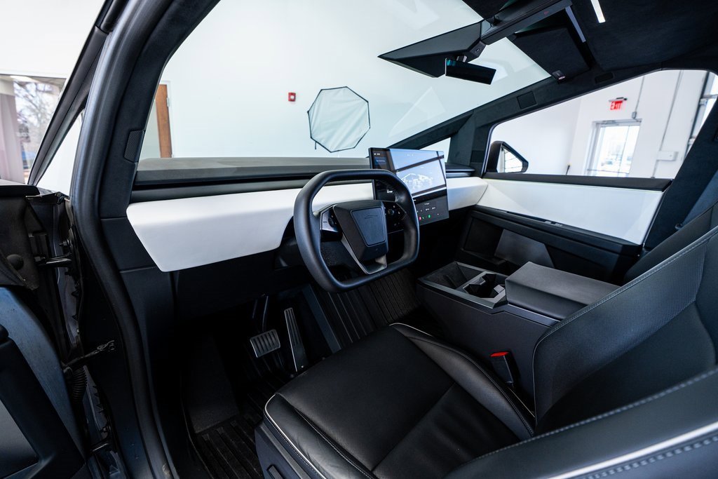 Used 2024 Tesla Cybertruck AWD Crew Cab image 33