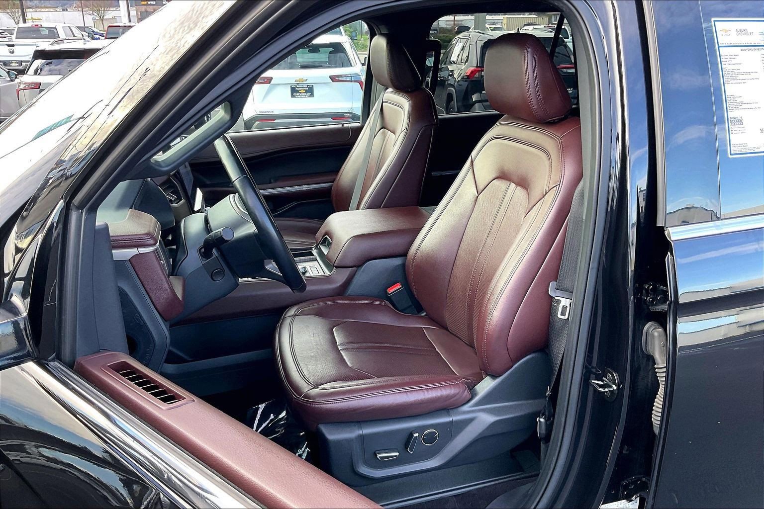 Used 2023 Ford Expedition Limited image 25