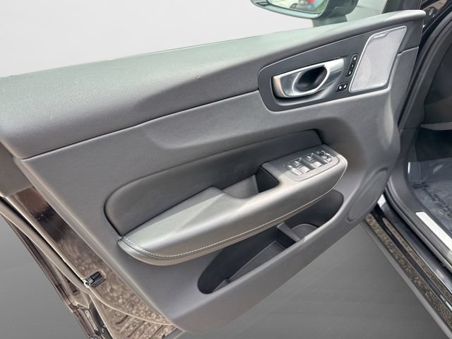 Certified 2024 Volvo XC60 B5 Ultimate AWD/4WD image 18