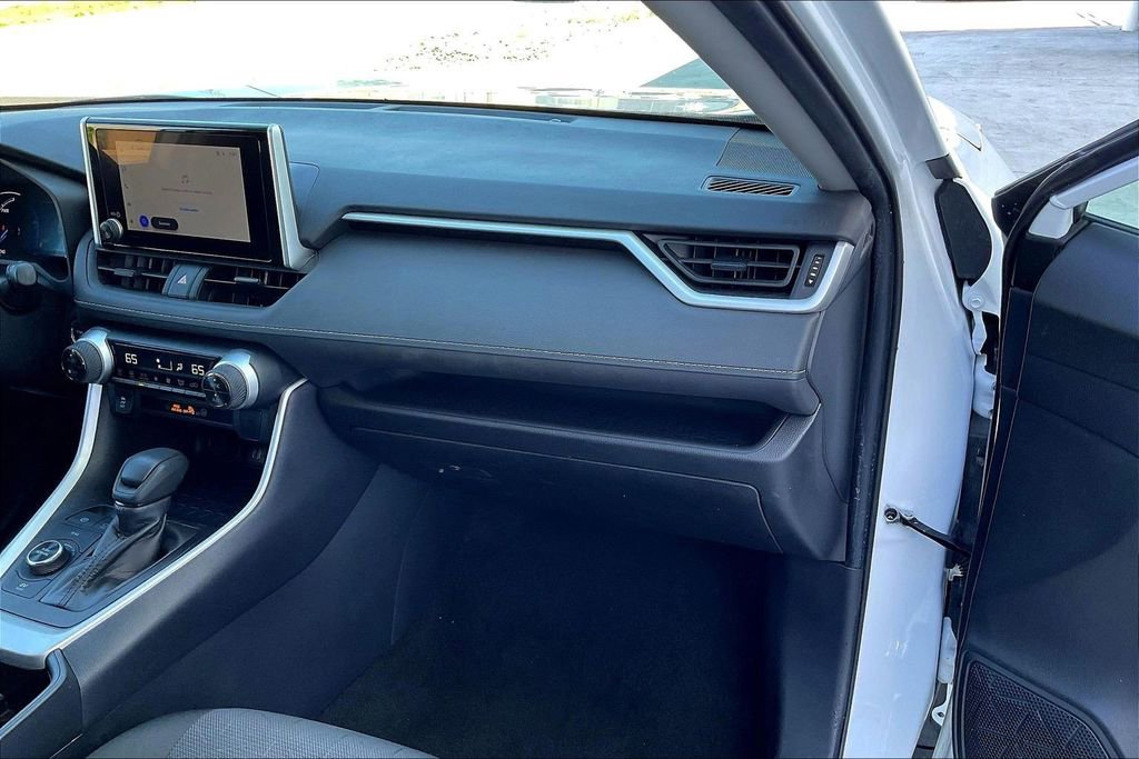 Used 2025 Toyota RAV4 XLE AWD/4WD image 16