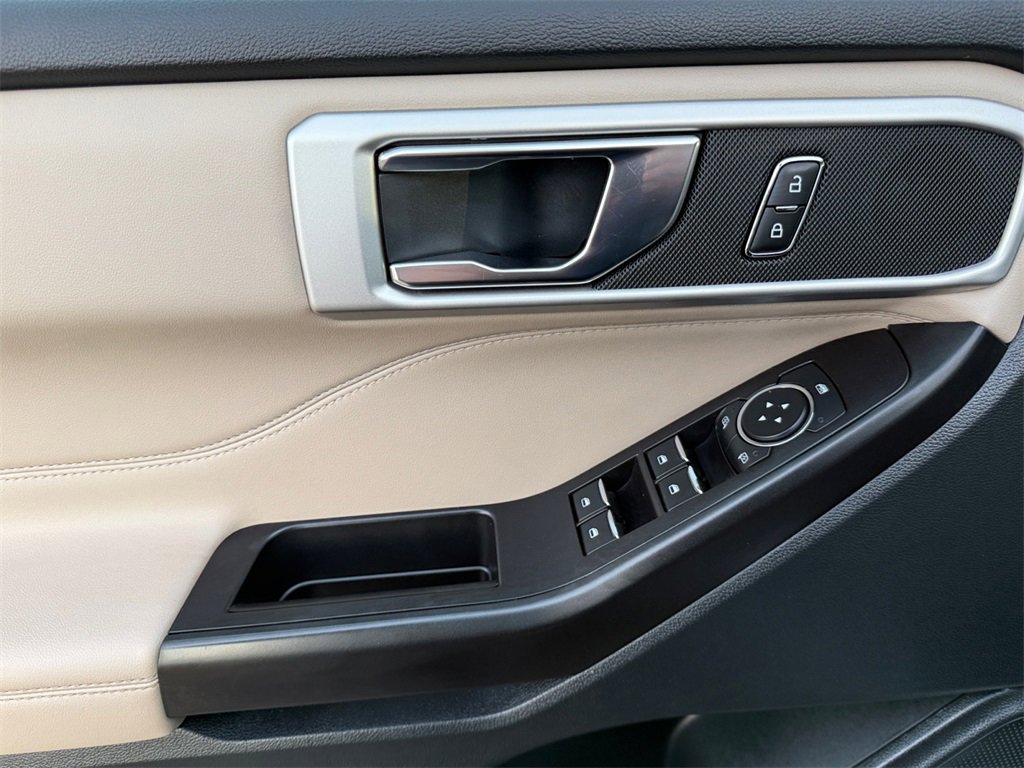 Used 2020 Ford Explorer XLT w/ Equipment Group 202A image 11