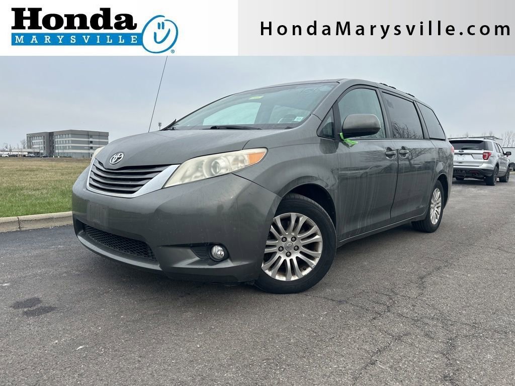 Used 2012 Toyota Sienna XLE image 1